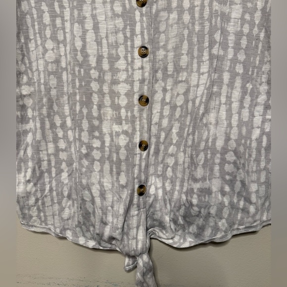 Torrid White and Gray Tie-Dye Button-Down Shirt - Picture 3 of 4